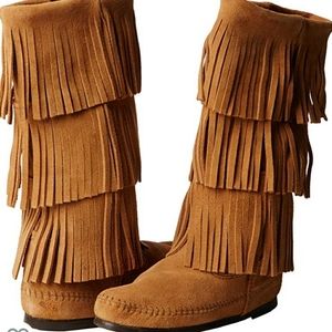 Super cute. Moccasin boots perfect for the fall